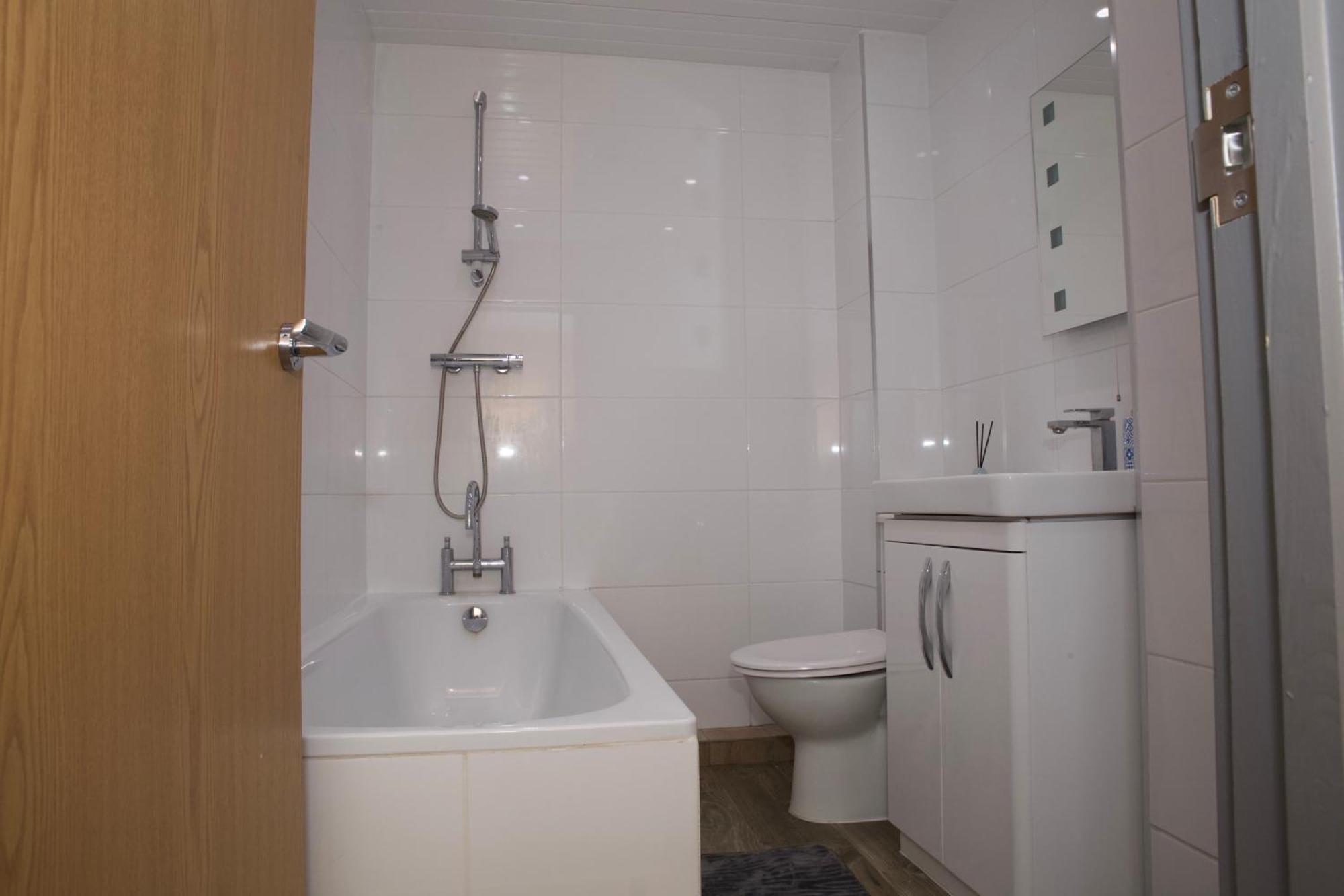 Spacious Modern 2 Bed Flat In City Centre Reading Buitenkant foto